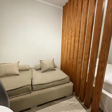 Square 24 Apartamento Gjirokastër